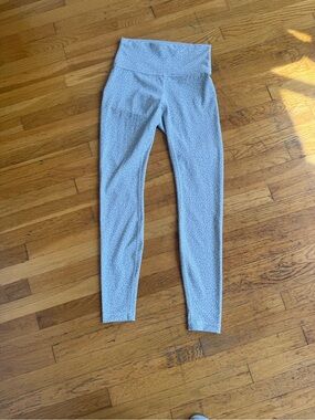 NWOT Never Worn Lululemon Leggings with Subtle Print